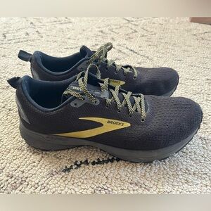 Brooks Revel 4 Running Sneakers Men's Size 9.5 Black Gold Comfort Low Top Shoes